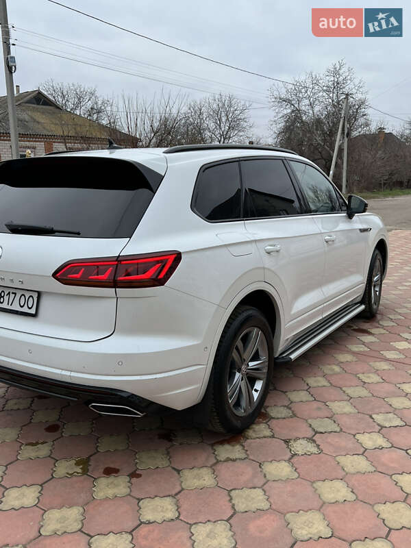 Позашляховик / Кросовер Volkswagen Touareg 2019 в Первомайську