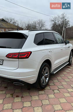 Внедорожник / Кроссовер Volkswagen Touareg 2019 в 