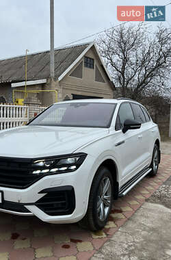 Внедорожник / Кроссовер Volkswagen Touareg 2019 в 