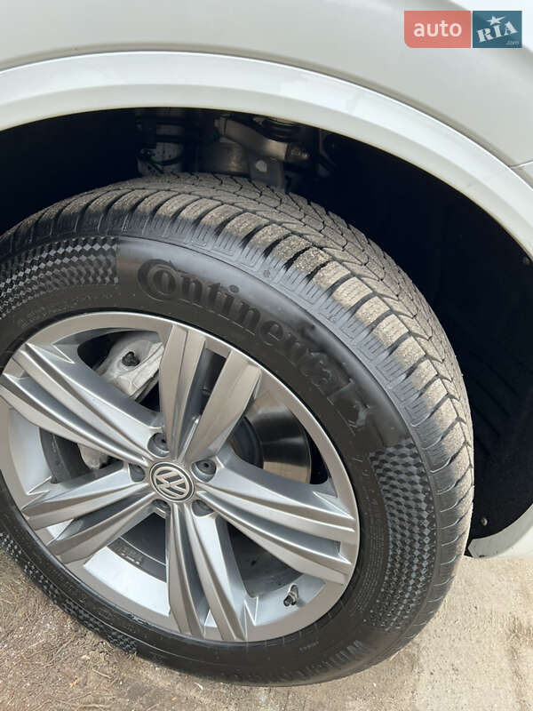 Позашляховик / Кросовер Volkswagen Touareg 2019 в Первомайську