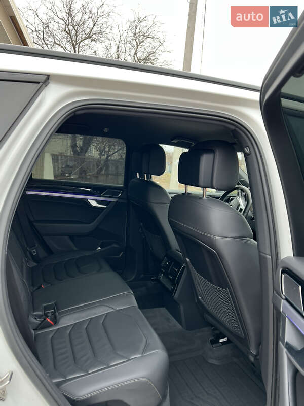 Позашляховик / Кросовер Volkswagen Touareg 2019 в Первомайську