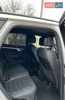Внедорожник / Кроссовер Volkswagen Touareg 2019 в 