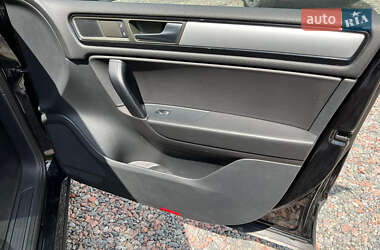 Внедорожник / Кроссовер Volkswagen Touareg 2011 в 