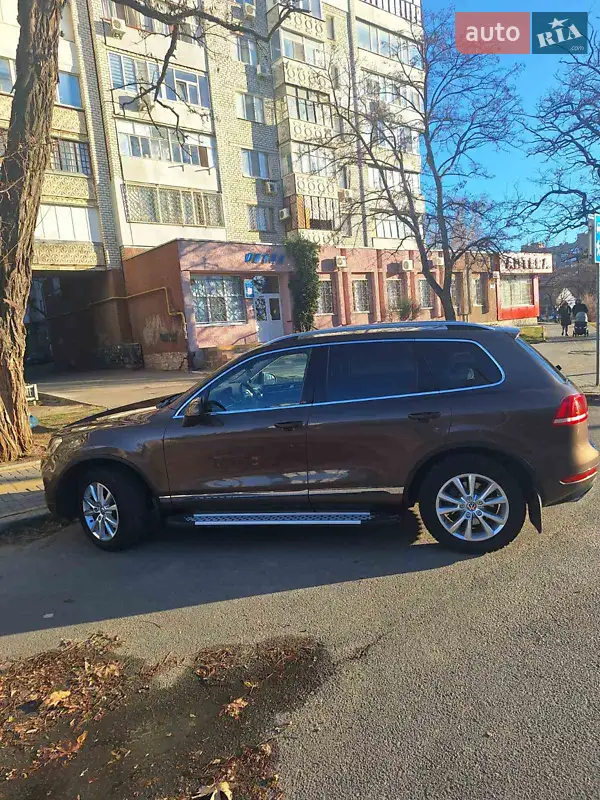 Позашляховик / Кросовер Volkswagen Touareg 2013 в 