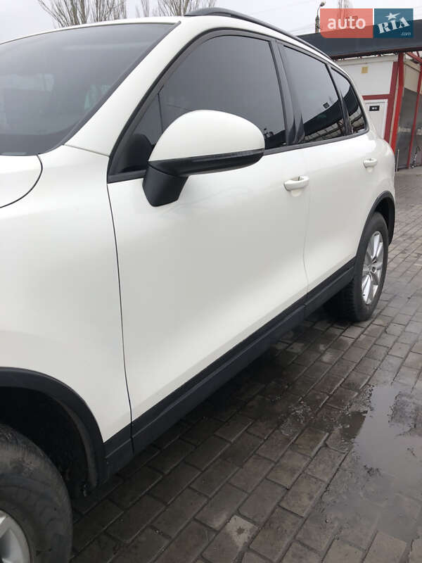 Внедорожник / Кроссовер Volkswagen Touareg 2011 в Кривом Роге