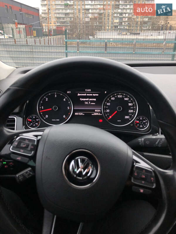 Внедорожник / Кроссовер Volkswagen Touareg 2011 в Кривом Роге