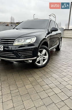 Внедорожник / Кроссовер Volkswagen Touareg 2015 в Ужгороде