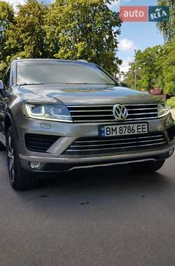 Позашляховик / Кросовер Volkswagen Touareg 2016 в Сумах