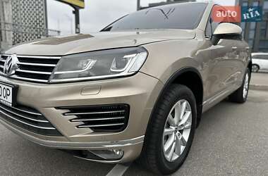 Внедорожник / Кроссовер Volkswagen Touareg 2015 в Киеве