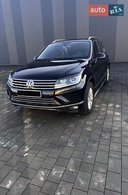 Позашляховик / Кросовер Volkswagen Touareg 2016 в Хмельницькому