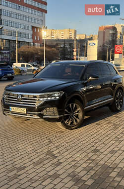 Внедорожник / Кроссовер Volkswagen Touareg 2018 в Киеве