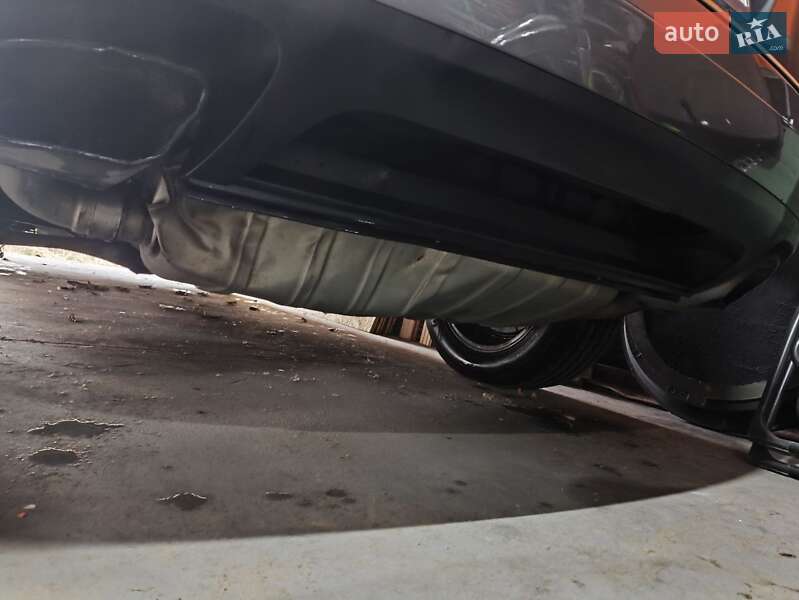 Внедорожник / Кроссовер Volkswagen Touareg 2013 в Киеве