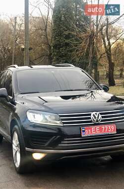 Позашляховик / Кросовер Volkswagen Touareg 2016 в Рівному