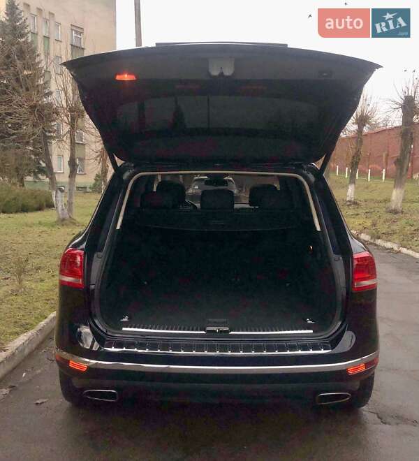 Внедорожник / Кроссовер Volkswagen Touareg 2016 в Ровно