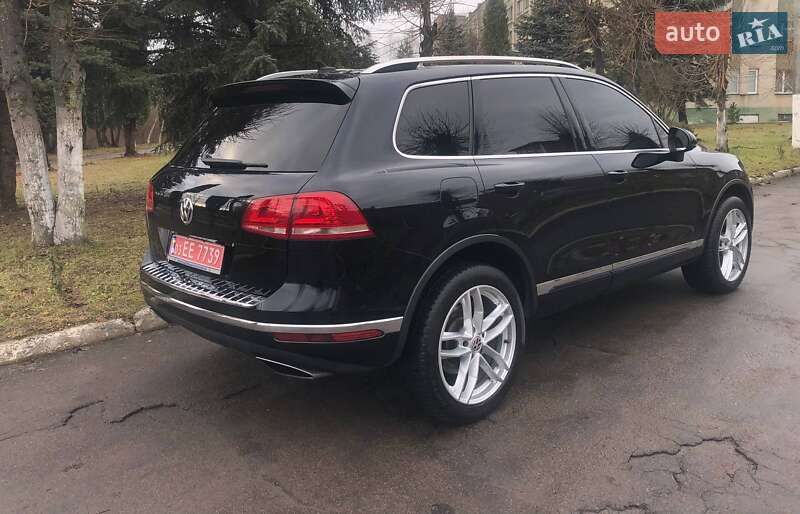 Внедорожник / Кроссовер Volkswagen Touareg 2016 в Ровно