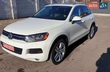 Внедорожник / Кроссовер Volkswagen Touareg 2014 в Дубно