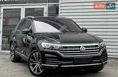 Внедорожник / Кроссовер Volkswagen Touareg 2018 в Киеве