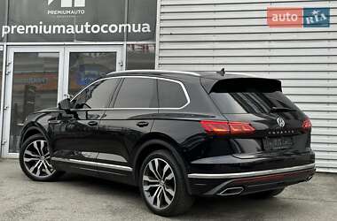 Внедорожник / Кроссовер Volkswagen Touareg 2018 в Киеве