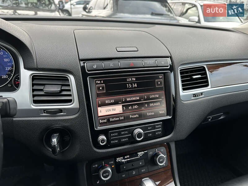 Позашляховик / Кросовер Volkswagen Touareg 2016 в Львові