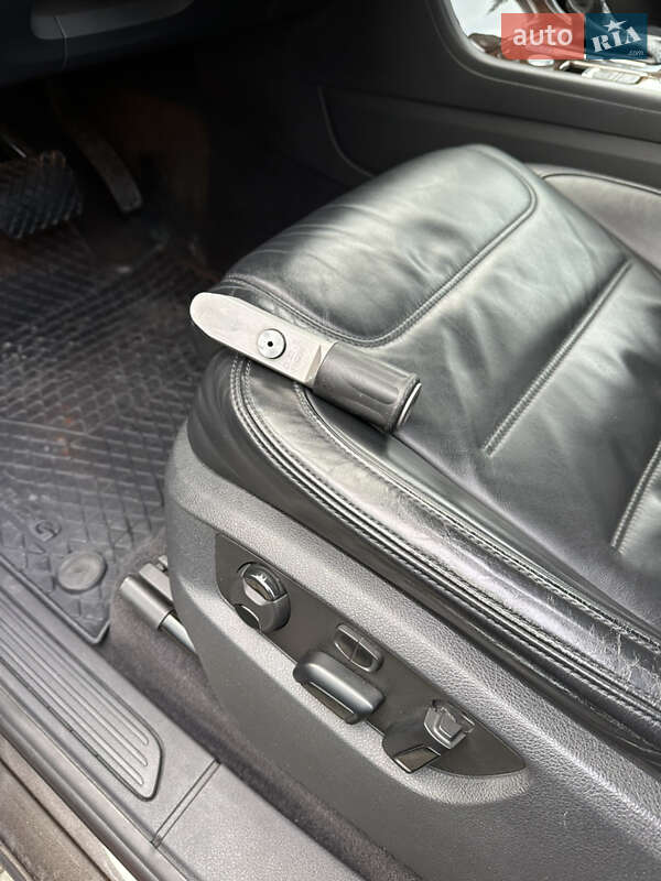 Позашляховик / Кросовер Volkswagen Touareg 2016 в Львові