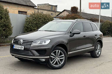 Внедорожник / Кроссовер Volkswagen Touareg 2014 в Ужгороде