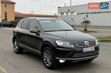 Внедорожник / Кроссовер Volkswagen Touareg 2014 в Ужгороде