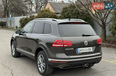 Внедорожник / Кроссовер Volkswagen Touareg 2014 в Ужгороде