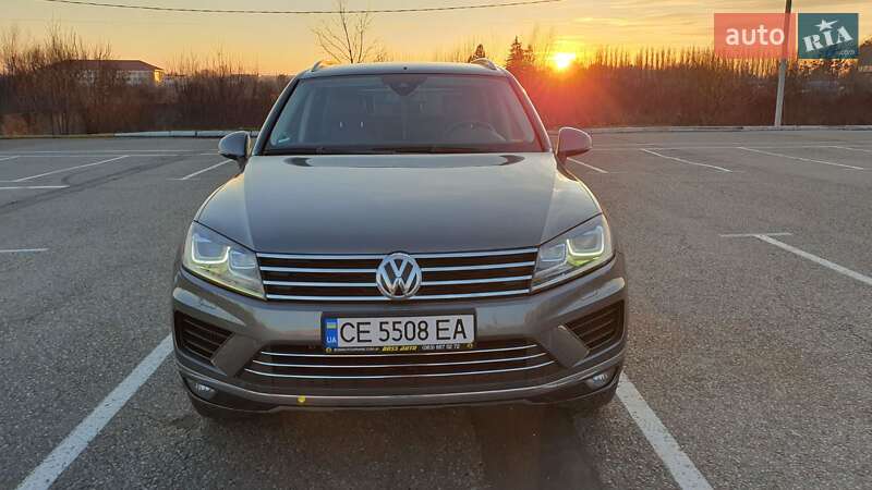 Внедорожник / Кроссовер Volkswagen Touareg 2015 в Черновцах