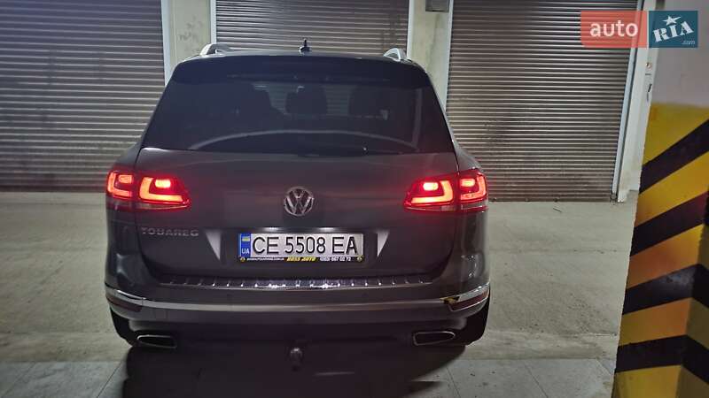 Внедорожник / Кроссовер Volkswagen Touareg 2015 в Черновцах