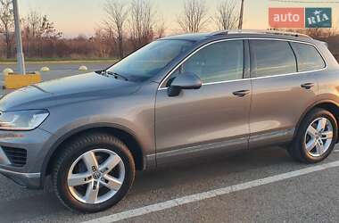 Позашляховик / Кросовер Volkswagen Touareg 2015 в Чернівцях