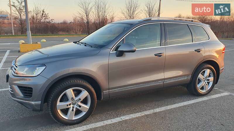 Внедорожник / Кроссовер Volkswagen Touareg 2015 в Черновцах