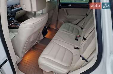 Позашляховик / Кросовер Volkswagen Touareg 2011 в 