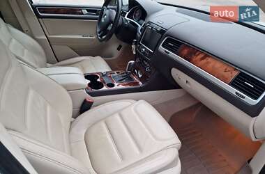 Позашляховик / Кросовер Volkswagen Touareg 2011 в 