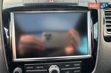 Внедорожник / Кроссовер Volkswagen Touareg 2011 в 