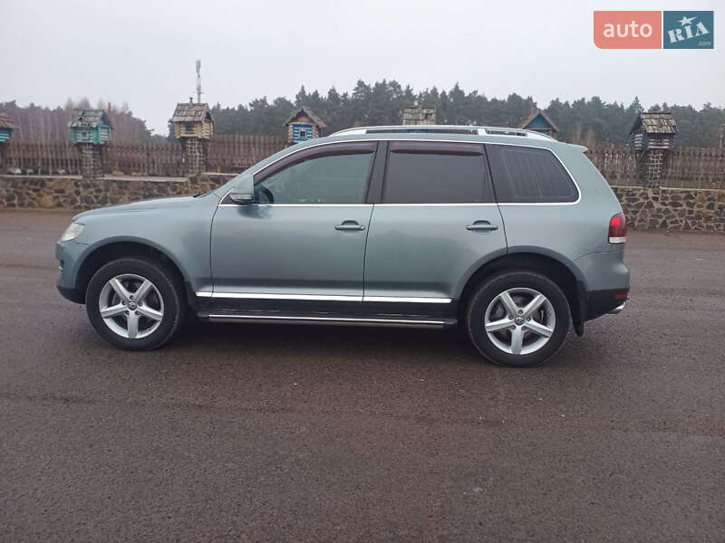 Внедорожник / Кроссовер Volkswagen Touareg 2007 в Ровно