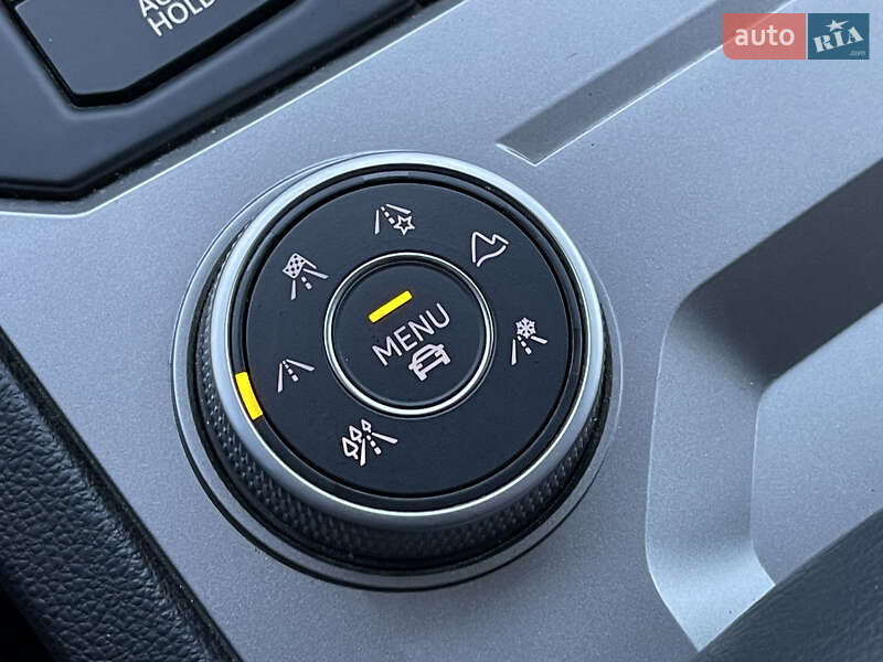 Позашляховик / Кросовер Volkswagen Touareg 2018 в Мукачевому