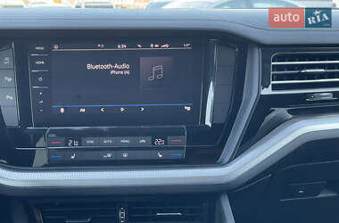 Внедорожник / Кроссовер Volkswagen Touareg 2018 в 