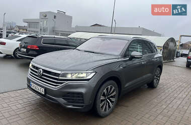 Внедорожник / Кроссовер Volkswagen Touareg 2021 в Киеве