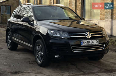 Позашляховик / Кросовер Volkswagen Touareg 2011 в Рівному