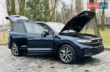 Внедорожник / Кроссовер Volkswagen Touareg 2024 в Киеве