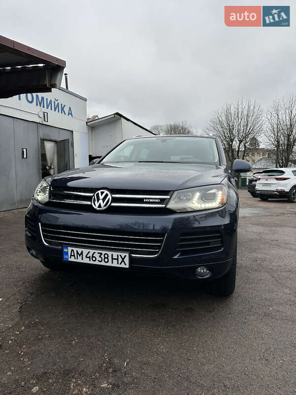 Внедорожник / Кроссовер Volkswagen Touareg 2013 в Житомире