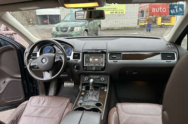 Внедорожник / Кроссовер Volkswagen Touareg 2013 в Житомире