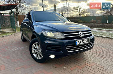 Внедорожник / Кроссовер Volkswagen Touareg 2014 в Киеве