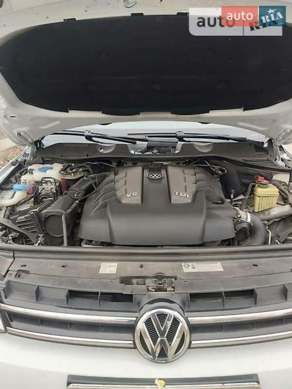 Внедорожник / Кроссовер Volkswagen Touareg 2012 в Запорожье