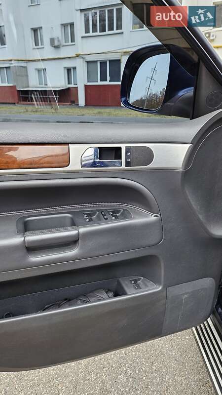 Внедорожник / Кроссовер Volkswagen Touareg 2007 в Харькове