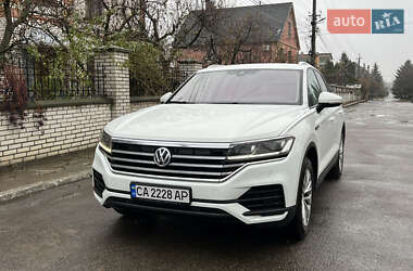 Позашляховик / Кросовер Volkswagen Touareg 2020 в Києві