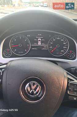 Внедорожник / Кроссовер Volkswagen Touareg 2011 в Лубнах