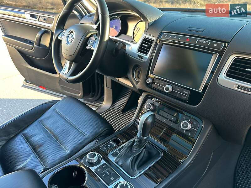 Позашляховик / Кросовер Volkswagen Touareg 2014 в Миколаєві