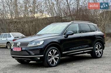 Внедорожник / Кроссовер Volkswagen Touareg 2017 в Гнивани