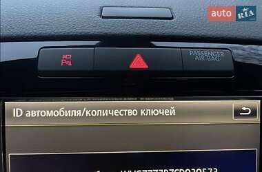 Внедорожник / Кроссовер Volkswagen Touareg 2011 в 